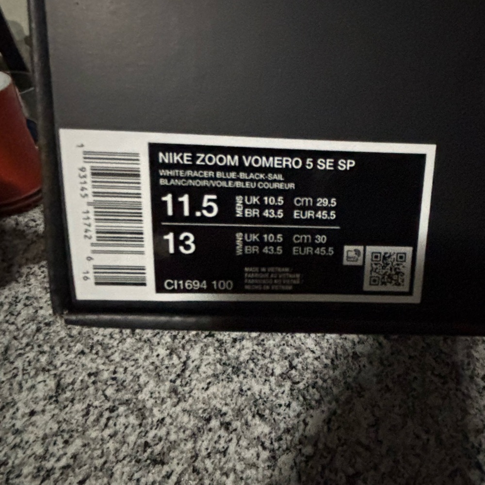 Nike Vomero 5 Shoes - Picture 6 of 6